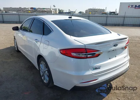 2019 Ford Fusion Energi Titanium from USA, damaged, VIN 3FA6P0SU4KR216304